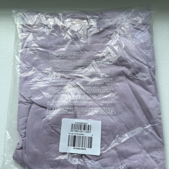 New Gap SS Luxe Flutter Sleeve Top Sz S Lavender Frost NIP - Picture 5 of 8